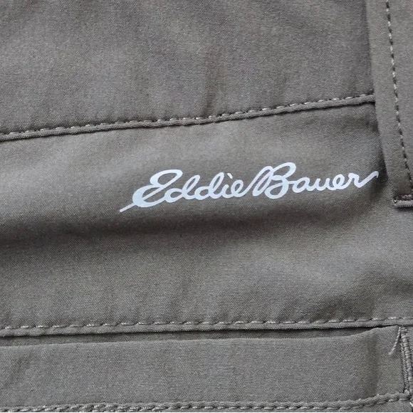 Eddie Bauer Olive Green Womens Size 10 Cargo Shorts Polyester Spandex - Picture 2 of 10